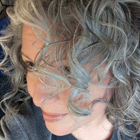 Meet your Posher, Dianne - Picture 2 of 2